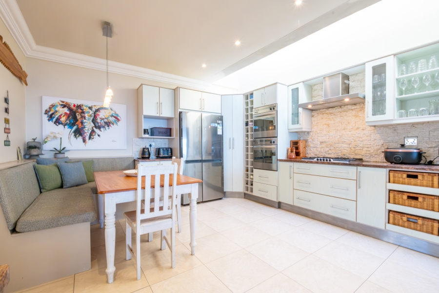 7 Bedroom Property for Sale in Beacon Isle Western Cape